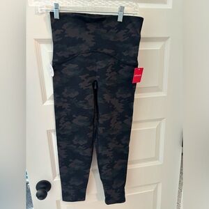 Spanx Booty Boost camo 7/8 legging